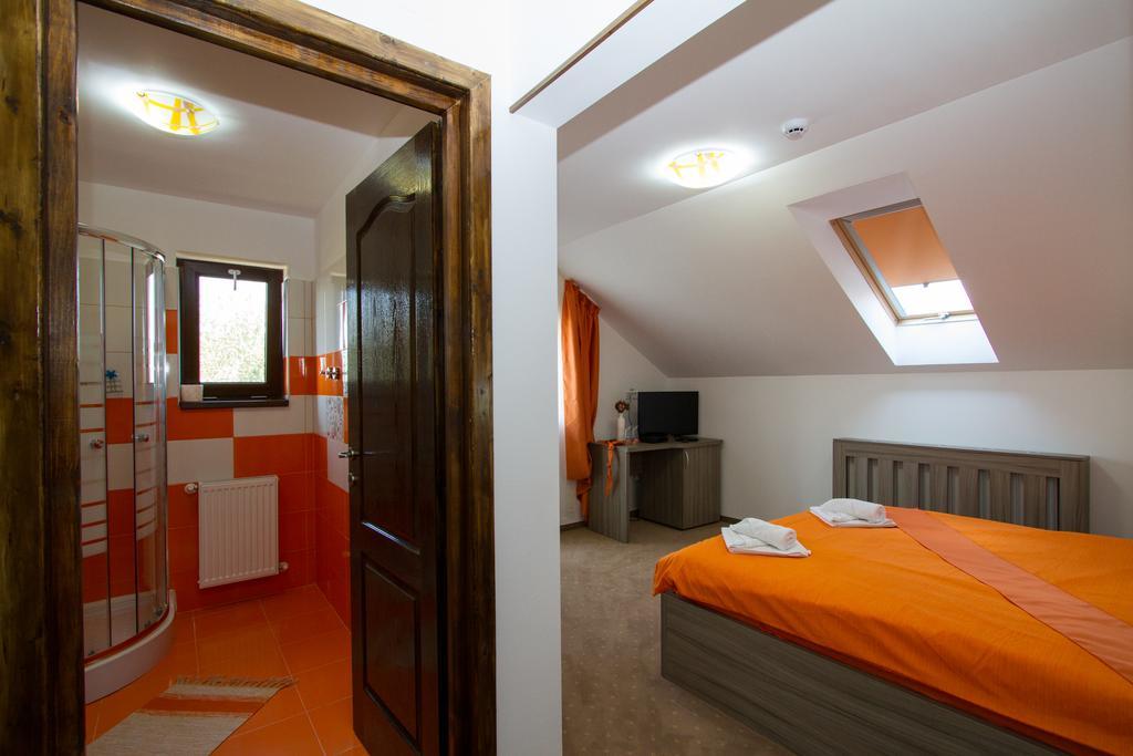 Hotel Pensiunea Royal Garden Sîmbăta de Sus Zewnętrze zdjęcie